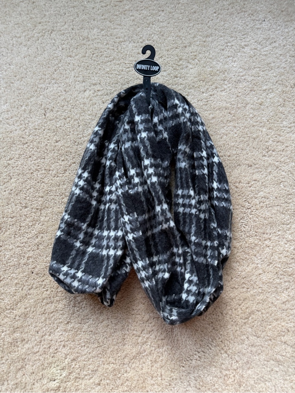 NWT V. Fraas Cashmink Black White Plaid Infinity Scarf - VGUC - 100% Acrylic